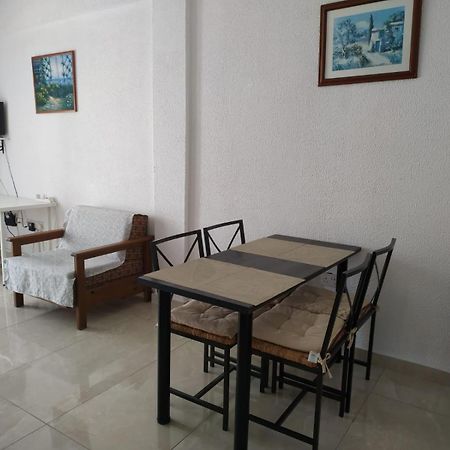 1 Bedroom Apartment Ларнака Номер фото