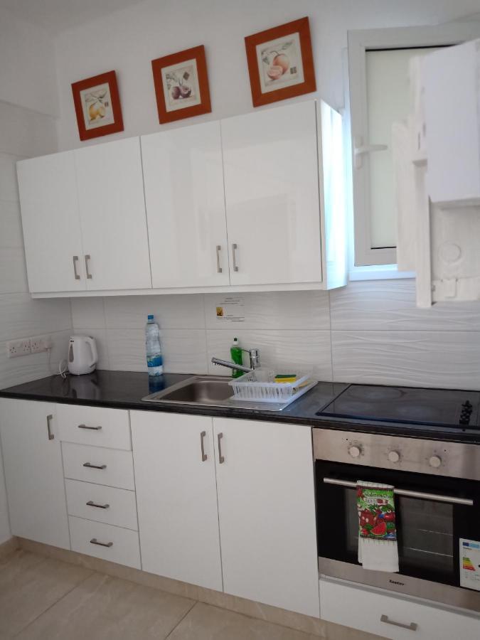 1 Bedroom Apartment Ларнака Екстер'єр фото