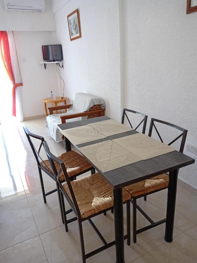 1 Bedroom Apartment Ларнака Екстер'єр фото